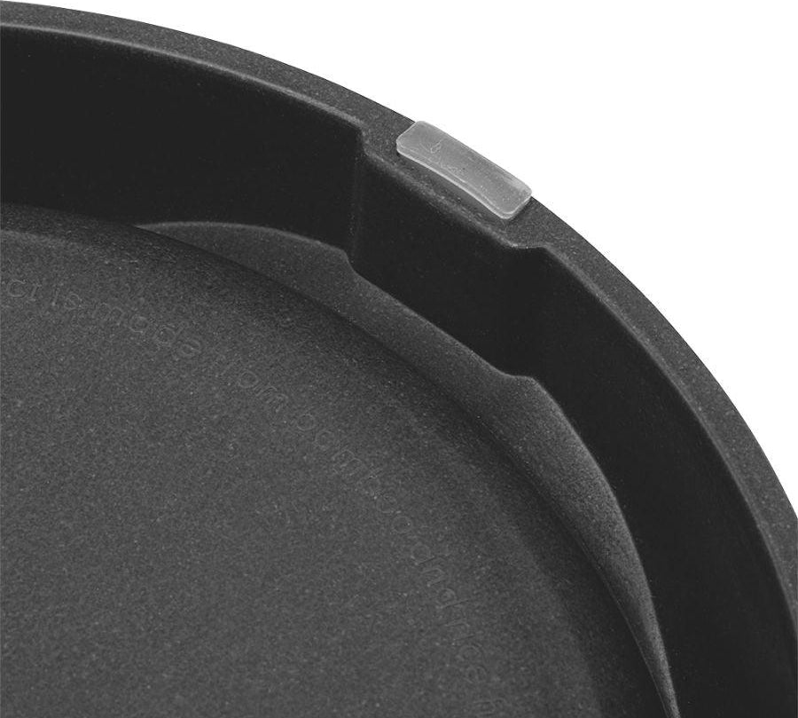 Beco Bowl Gato Gris, comedero ecológico con bordes bajos y base antideslizante. Hecho de bambú reciclado y cáscara de arroz, seguro y cómodo para tu gato.