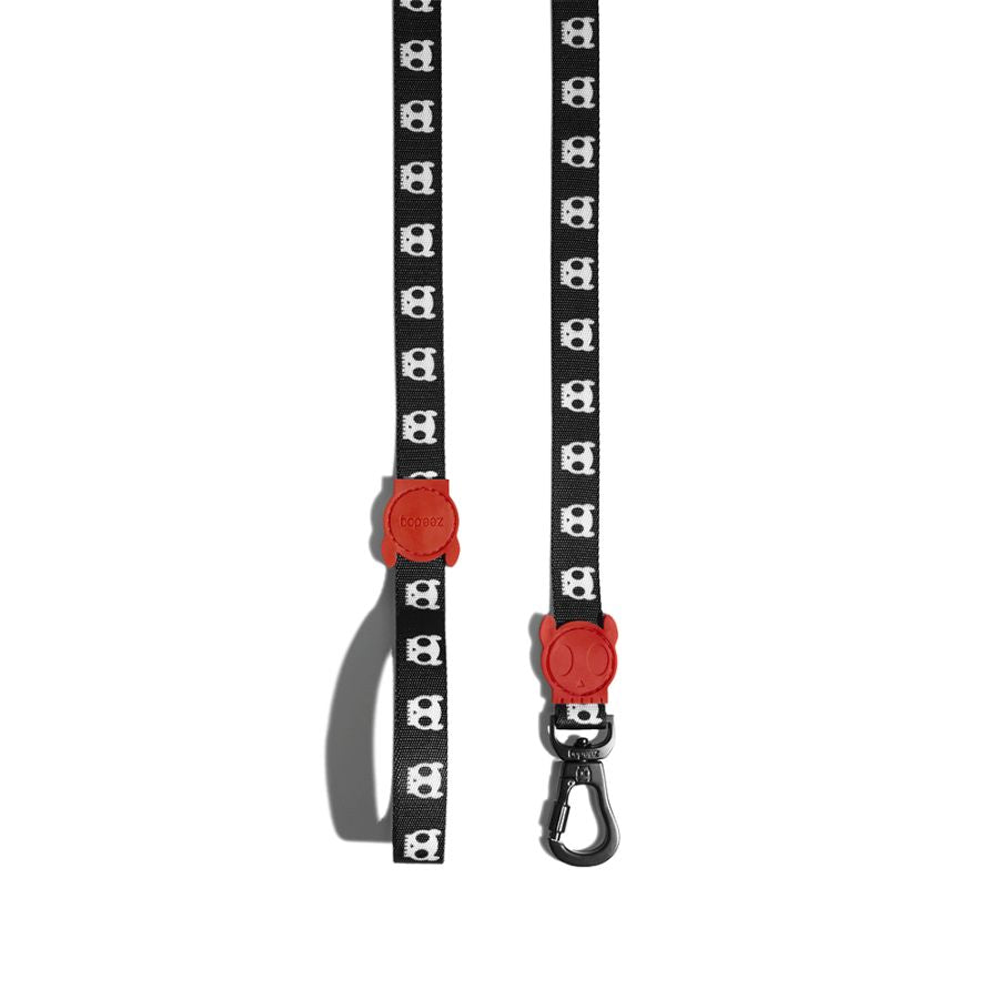 Correa ZeeDog Skull 2.0 Leash: Robusta y segura para paseos diarios. 🐾 Con THE SUPER HOOK giratorio y material de poliéster teteron duradero. Diseño elegante y cómodo.