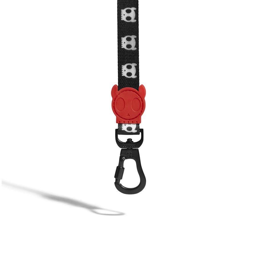 Correa ZeeDog Skull 2.0 Leash: Robusta y segura para paseos diarios. 🐾 Con THE SUPER HOOK giratorio y material de poliéster teteron duradero. Diseño elegante y cómodo.