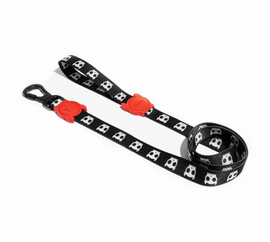 Correa ZeeDog Skull 2.0 Leash: Robusta y segura para paseos diarios. 🐾 Con THE SUPER HOOK giratorio y material de poliéster teteron duradero. Diseño elegante y cómodo.
