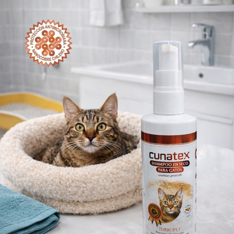 Shampoo en Seco para Gatos TurboPet con nanocobre y fragancia a almendra. Limpia sin agua, combate bacterias y deja el pelaje suave y brillante.