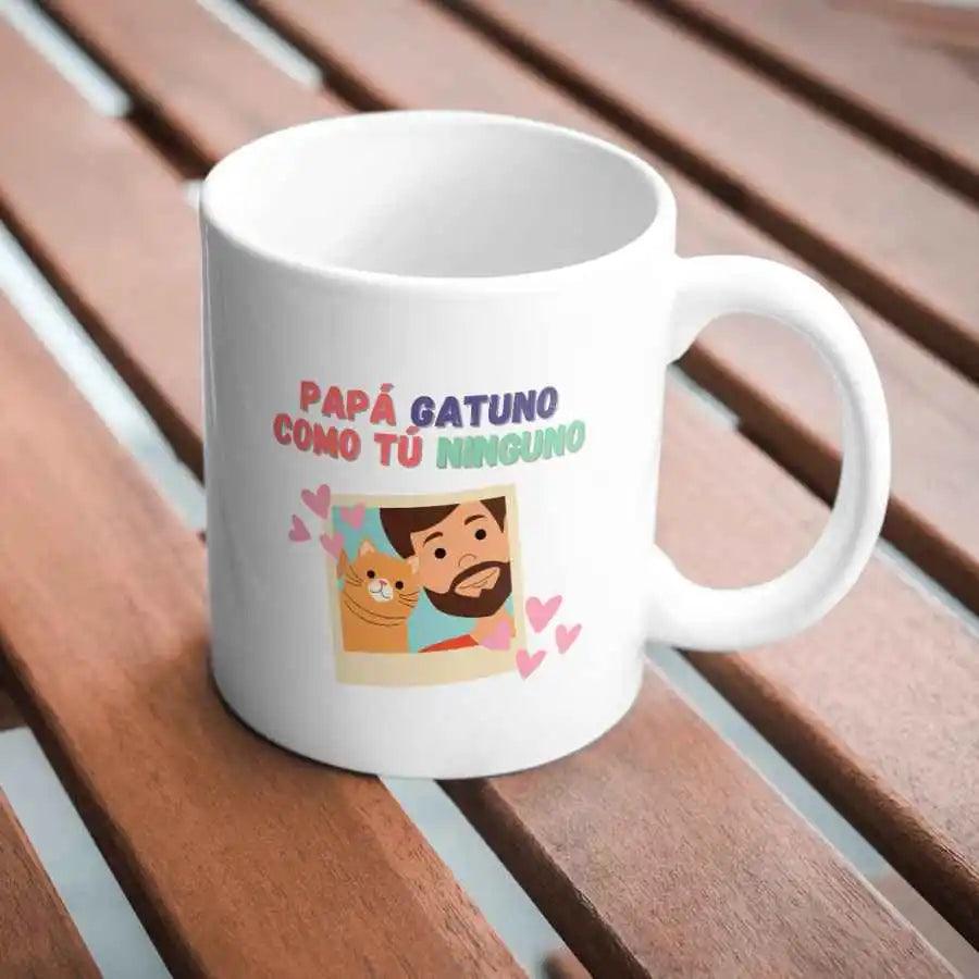 Diseño “Papá gatuno como tú ninguno” en taza blanca personalizada