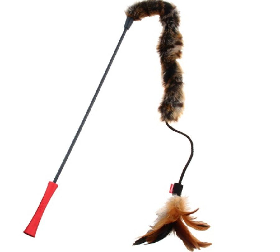Gigwi Varita Felpa y Plumas para Gatos juguete interactivo que estimula el instinto de caza con plumas naturales y varita flexible para juegos activos.
