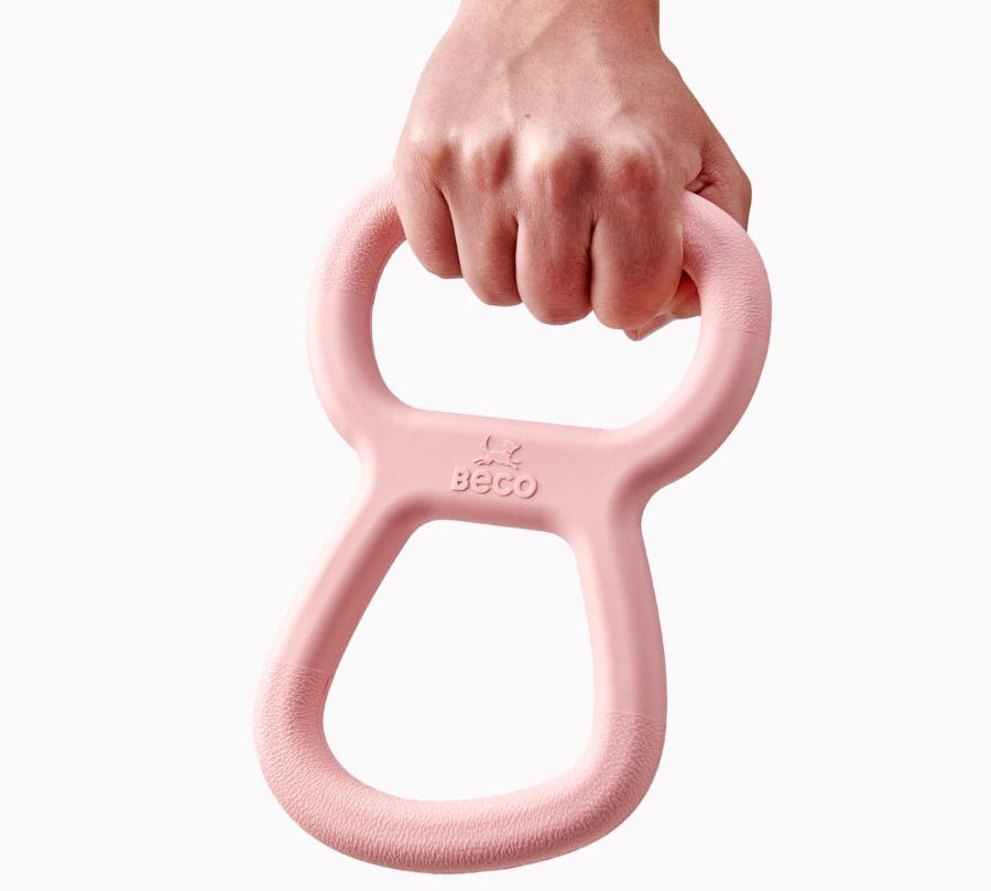 Juguete de Goma Natural para Tira y Afloja Beco 🐶, elástico y resistente, ideal para juegos de fuerza. Con asas texturizadas y aroma a vainilla.
