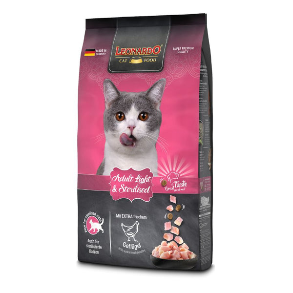 Leonardo Adulto Light 7.5kg 🐱🍃, ideal para gatos con sobrepeso o esterilizados. Bajo en calorías, rico en proteínas, con krill y semillas de chía para salud y forma física.