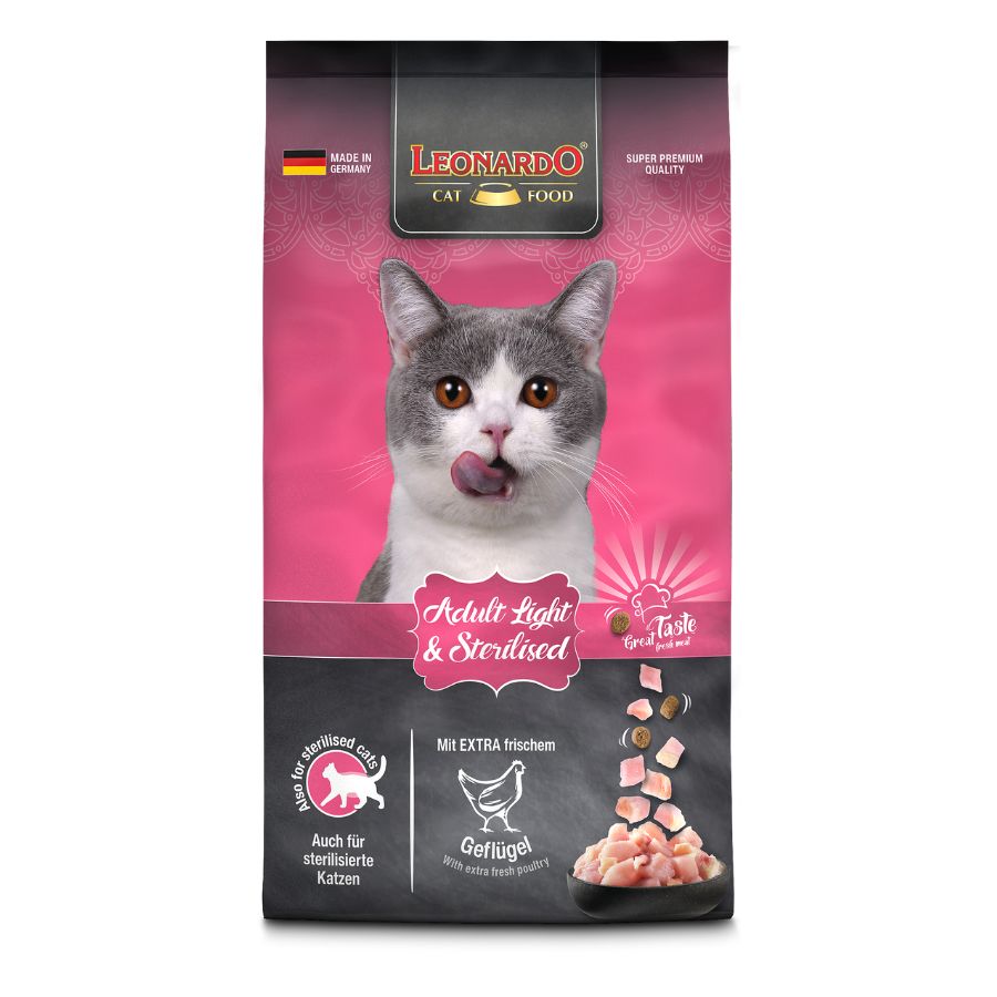 Leonardo Adulto Light 7.5kg 🐱🍃, ideal para gatos con sobrepeso o esterilizados. Bajo en calorías, rico en proteínas, con krill y semillas de chía para salud y forma física.