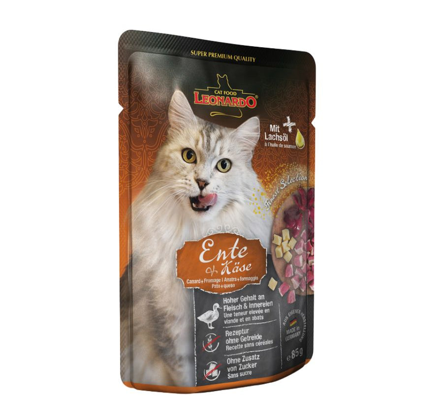 Leonardo Sobre Sabor Pato y Queso 85GRS: alimento húmedo premium para gatos con pato y queso, enriquecido con aceite de salmón. 🐱💧 Ideal para la salud y paladar de tu felino.
