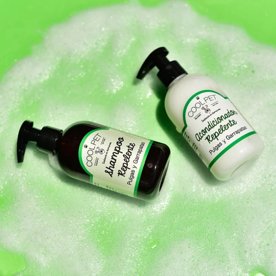 Pack Baño Repelente Coolpet 🛡️, shampoo y acondicionador con Tea Tree para proteger a tu perro de pulgas y garrapatas. Limpieza profunda y natural.