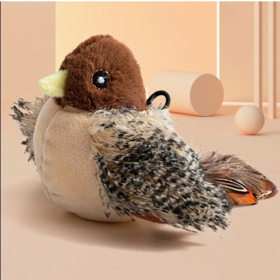 Peluche Gorrión con Sonido de Marben Pets sobre fondo durazno, juguete interactivo para gatos