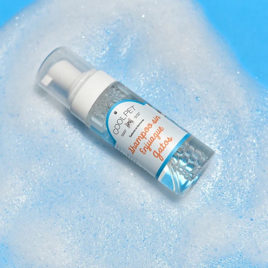 Shampoo Seco para Gatos Coolpet 🐾 ideal para higiene sin agua. Aroma coco lima verbena, elimina olores y es seguro para pieles sensibles.