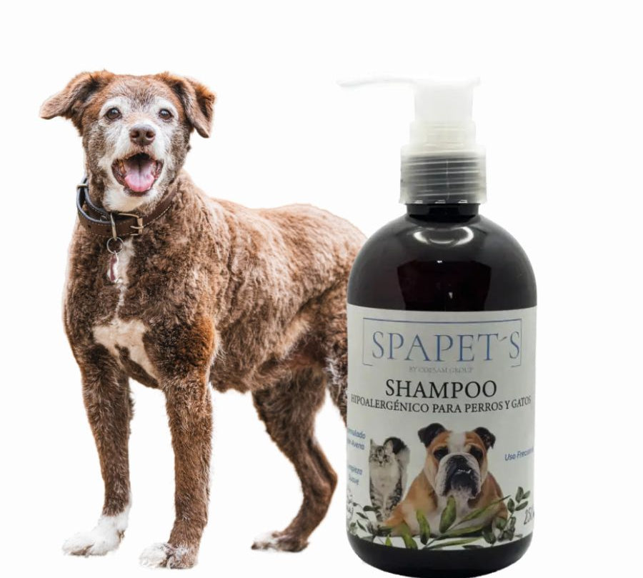SpaPets Shampoo Hipoalergénico limpia suavemente, calma la piel sensible y deja el pelaje suave y brillante. Ideal para uso frecuente en perros y gatos.