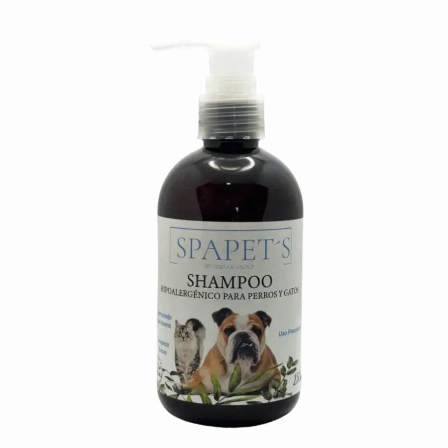 SpaPets Shampoo Hipoalergénico limpia suavemente, calma la piel sensible y deja el pelaje suave y brillante. Ideal para uso frecuente en perros y gatos.