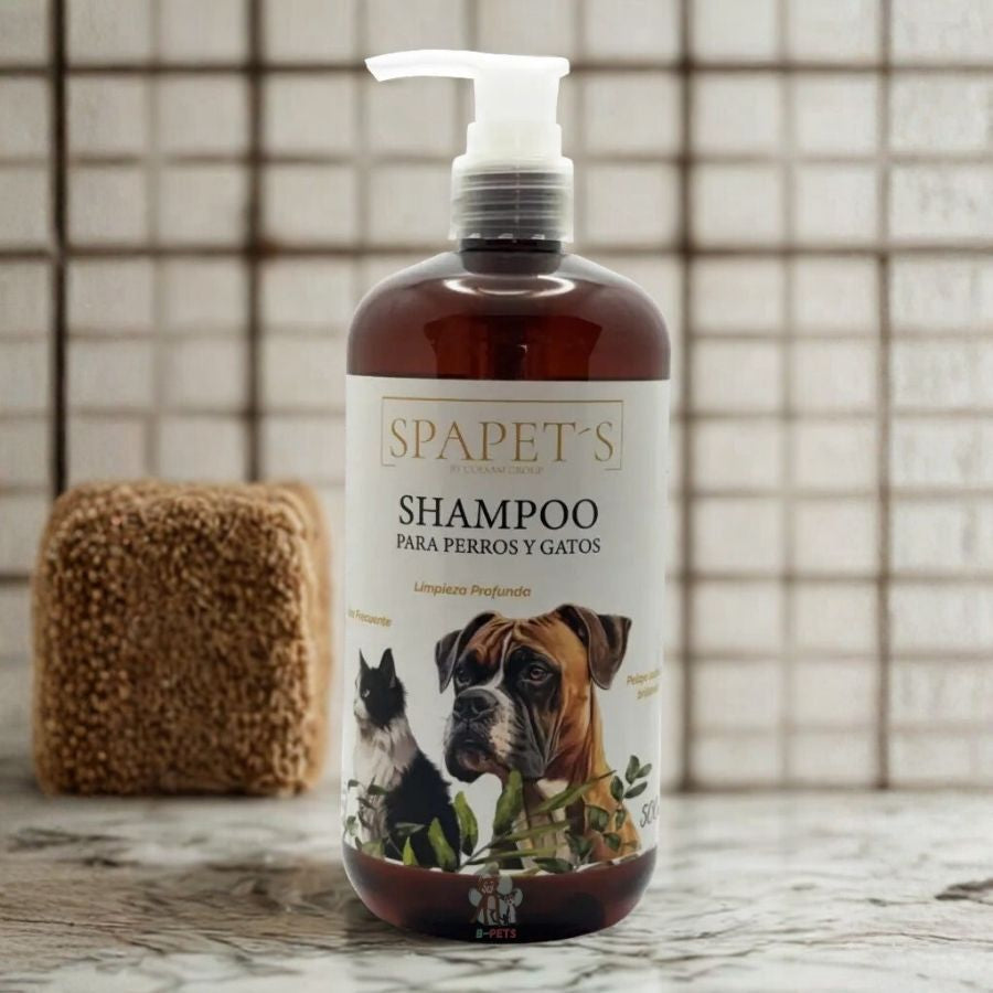SpaPets Shampoo para Perros y Gatos 250ml limpia a fondo, hidrata y deja el pelaje suave y perfumado con aroma a Black Tea. Ideal para uso frecuente.