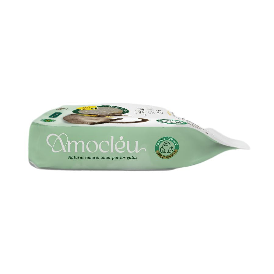 Bolsa de arena Amocléu 4 kg acostada en vista lateral superior, con logo, eslogan y sello biodegradable