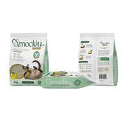 Empaque de arena Amocléu 4 kg en tres vistas: frente, reverso y bolsa acostada, con sellos biodegradables