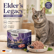 Feral Elder's Legacy 200 g junto a un gato atigrado: 94 % de carne y paté para gatos senior