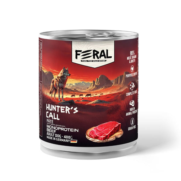 Lata Feral Hunter's Call de 400 g con paté monoproteico de vacuno para perros adultos, con un lobo al atardecer