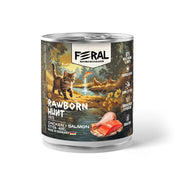 Lata Feral Rawborn Hunt de 400 g con paté de pollo y salmón para gatitos, con un gatito junto al río en la etiqueta