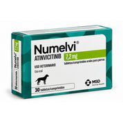 Caja de Numelvi 7,2 mg en vista lateral en ángulo, con la franja verde de concentración y el principio activo visibles