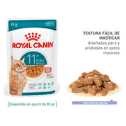 Trocitos en salsa de textura fácil de masticar del Royal Canin Ageing 11+ junto al sobre de 85 g